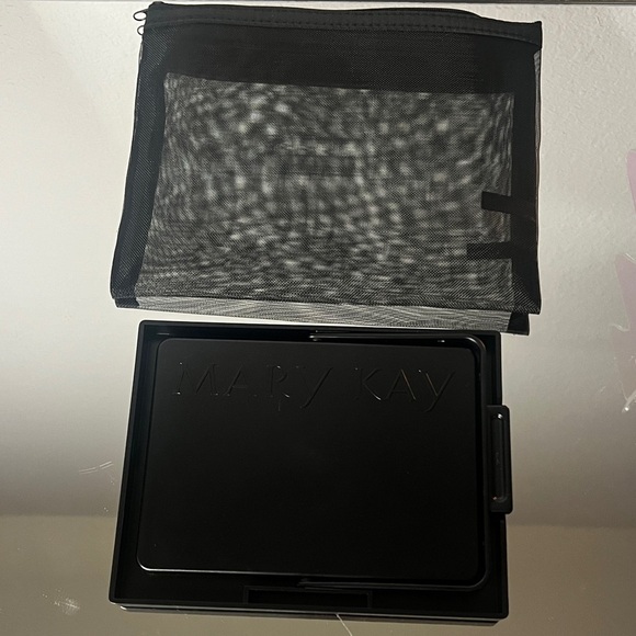 NWT Mary Kay Black Portable Foldable Travel Mirror & Stand Zippered Bag. 7 x 5 - Picture 2 of 4